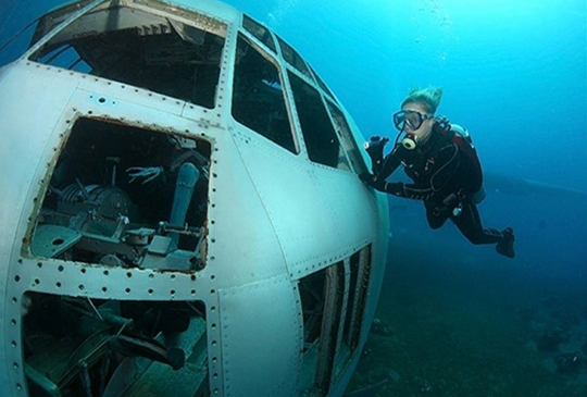 DIVE INTO A LOCKHEED IN THE RED SEA, JORDAN